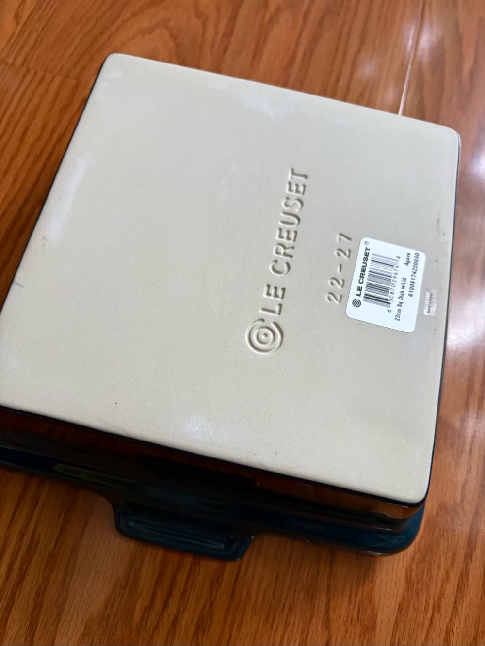 Le Creuset 23cm Square Casserole Dish with Lid in Agave - Picture 7 of 10